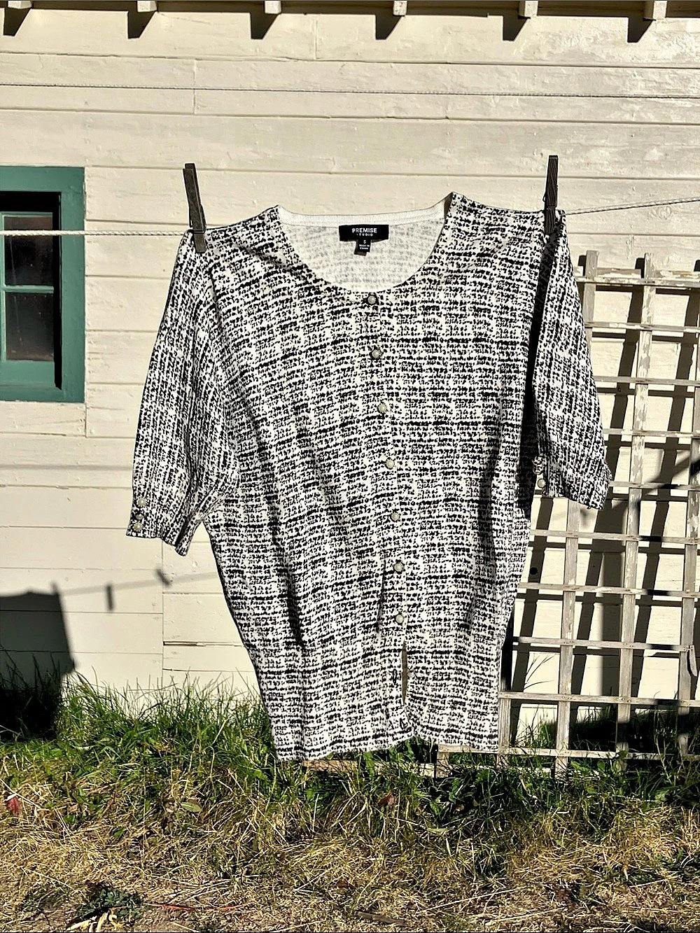 Premise Studio Short Sleeve sweater in White & Black Size Small